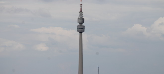 Die Halde Gotthelf mit Blick auf den Dortmunder Florianturm